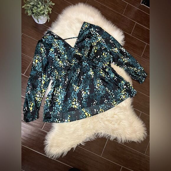 Torrid Satin Surplice Tie Cut Out Back Long Sleeve Blouse sz 3X - Picture 2 of 10